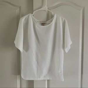 Pretty white blouse with buttons in the back FITS A XS, S & M